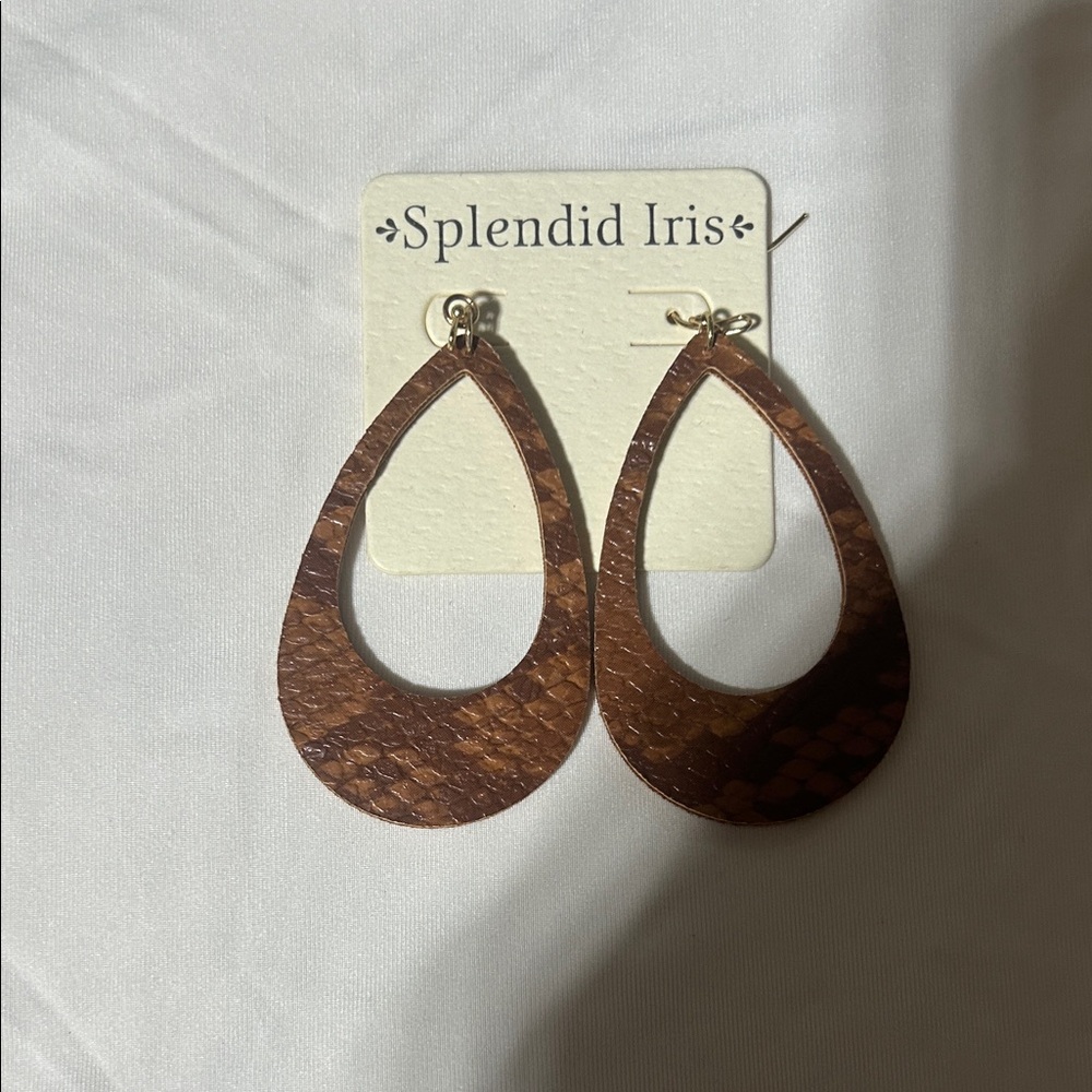 Splendid Brown Teardrop Earrings